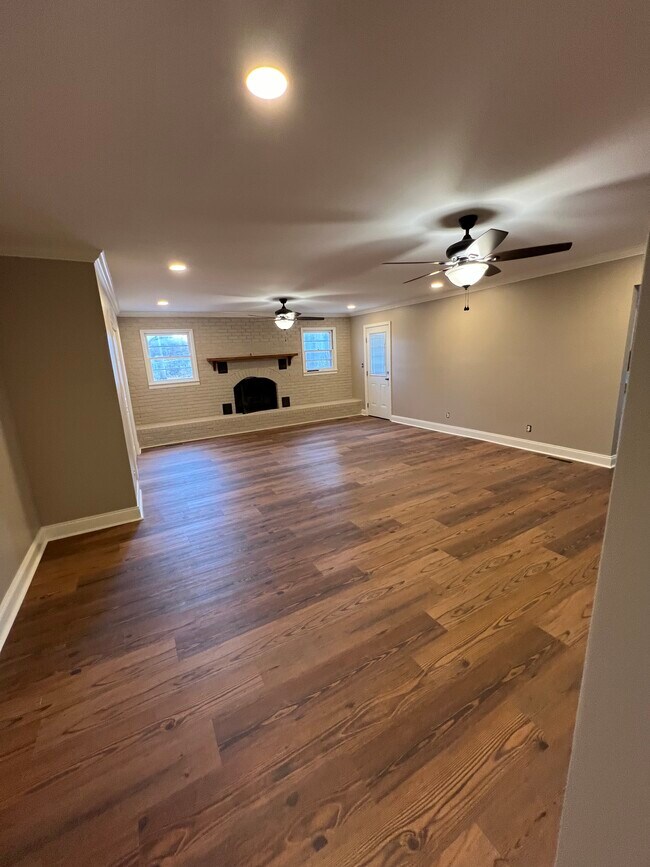 Building Photo - 2038 Conway Dr