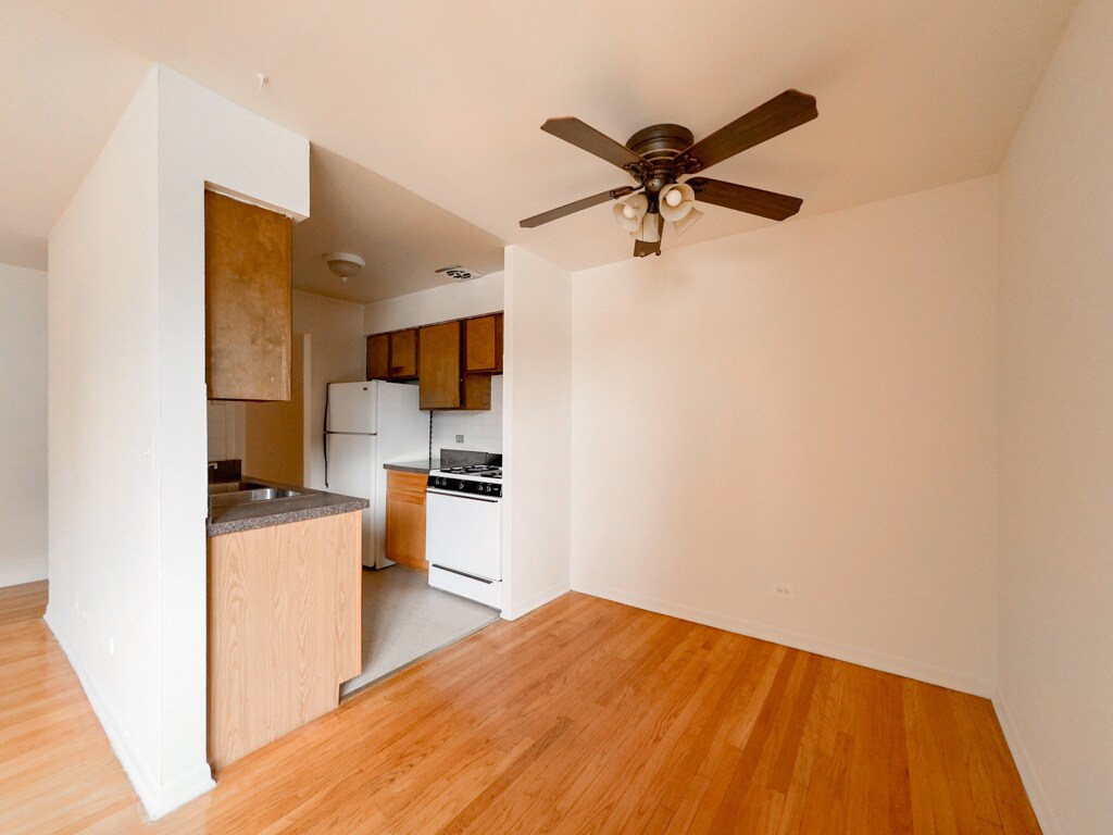 Building Photo - 535 W Aldine Ave