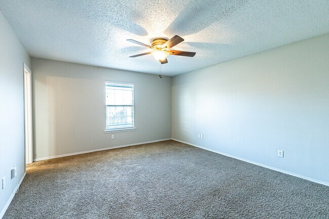 Building Photo - Half off First Full Month's rent ! /Quick Commute To Tech and Med Centers/ South Plains Electric ...