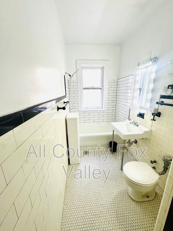 Building Photo - 356 Ridge Ave