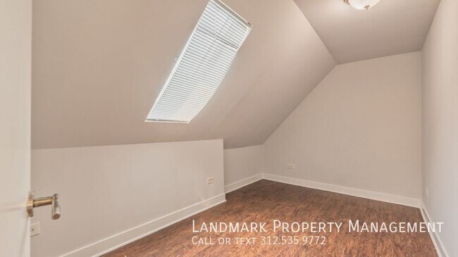 Building Photo - 2833 N Avers Ave