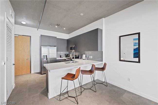 Building Photo - 353 E Bonneville Ave