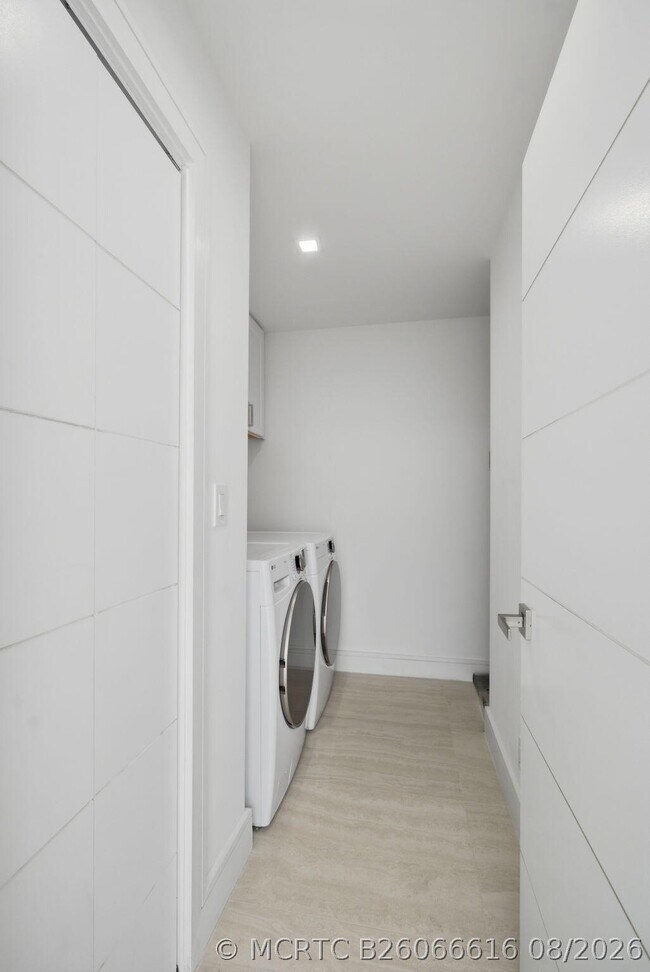 Building Photo - 1173 Hillsboro Mile