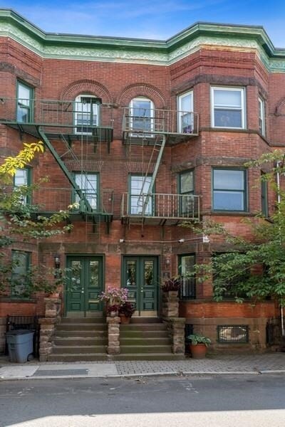 Building Photo - 64 James St