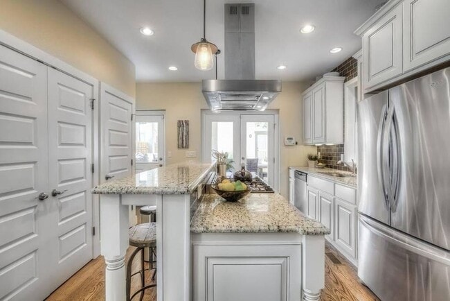 Building Photo - Beautiful 2 Bed/2.5 Bath Home in the Highl...