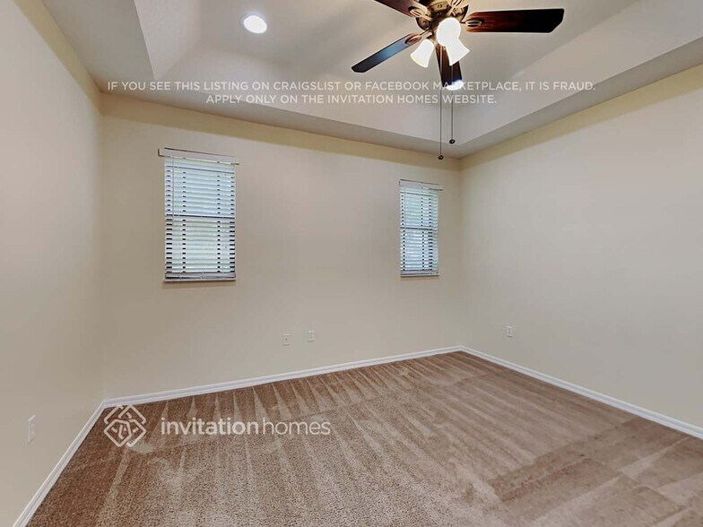 Building Photo - 518 NE 35th Ave