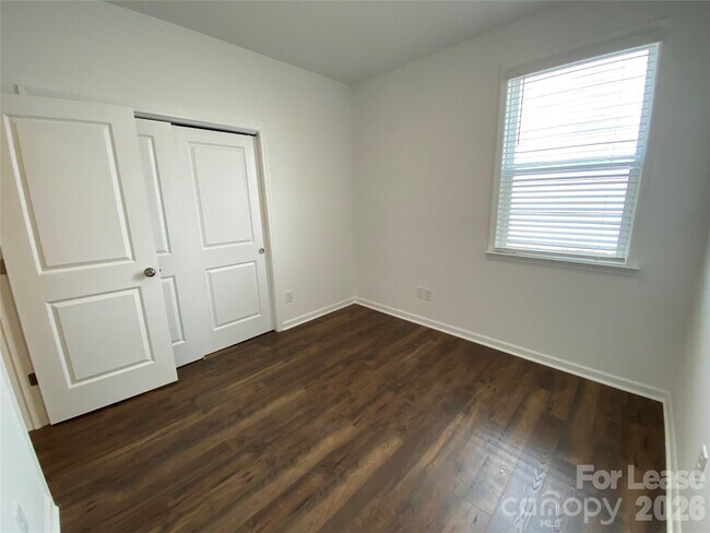 Building Photo - 14057 Lake Home Ln