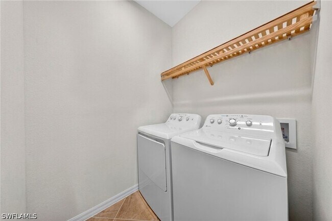 Building Photo - 8965 Malibu Ln