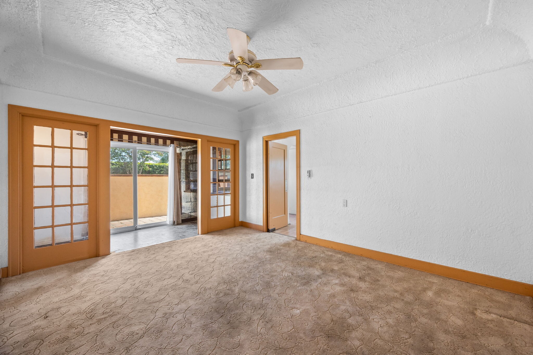 Building Photo - 301 N Janss St