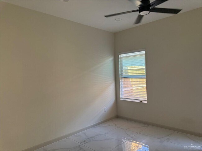 Building Photo - 1807 W Violet Dr