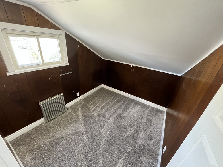 Building Photo - 53 Montauk St