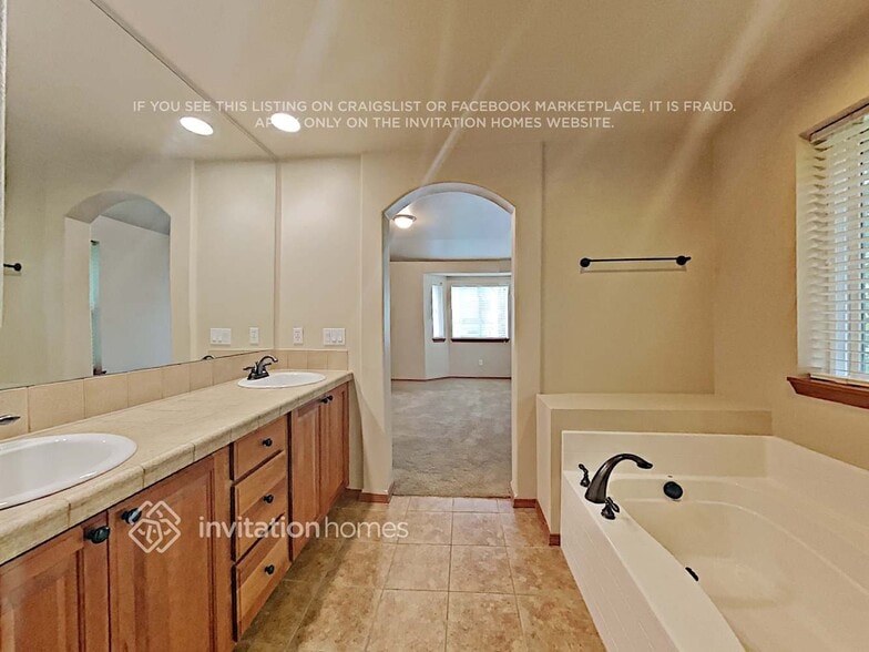 Building Photo - 1717 Weaver Way