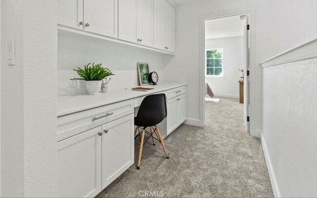 Building Photo - Spacious and Stylish 3 bedroom, 2.5  bath ...