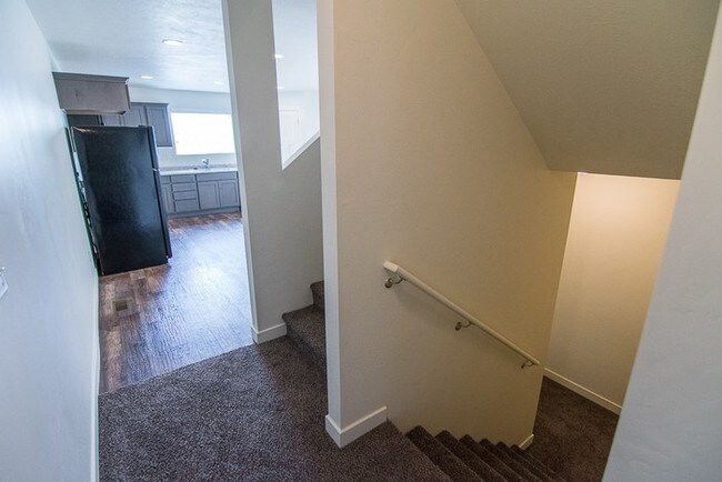Building Photo - THE LOCHS! Gorgeous Townhome