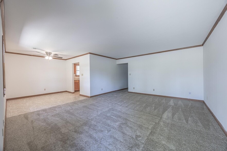 Building Photo - 552 Rumbach Ave
