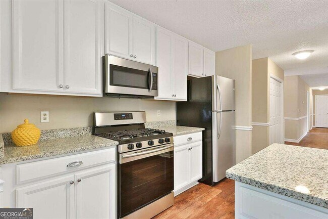 Building Photo - 180 Nectarine Dr