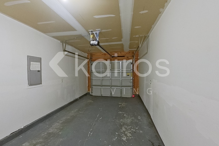 Building Photo - 1010 E Macree Terrace