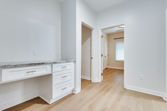 Building Photo - 204 Romero St