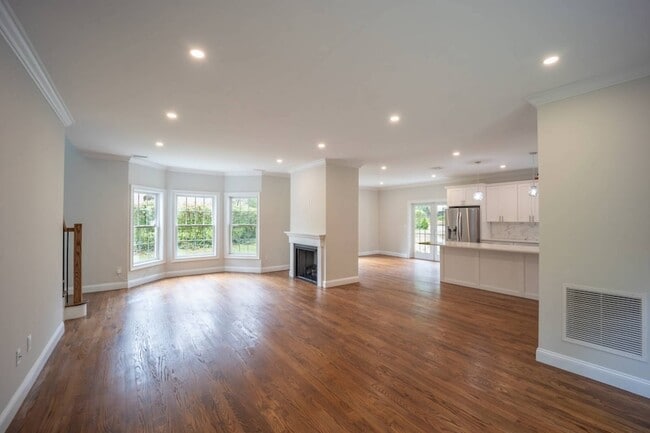 Building Photo - 1 Kewanee Rd