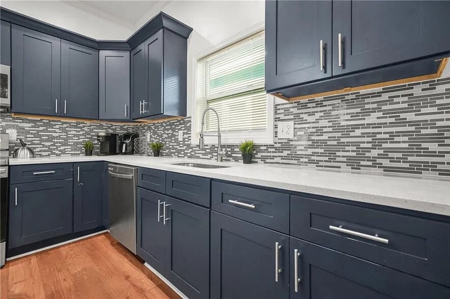 Building Photo - 805 Coleman St SW