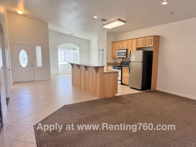 Building Photo - Spacious 3 Bed 2 Bath Home!