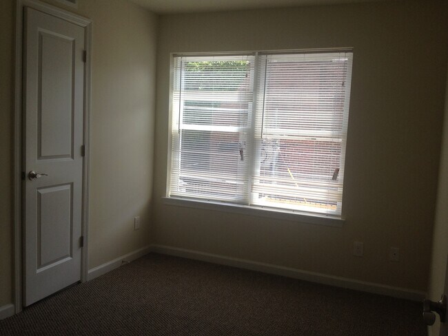 Building Photo - 415 N 41st St