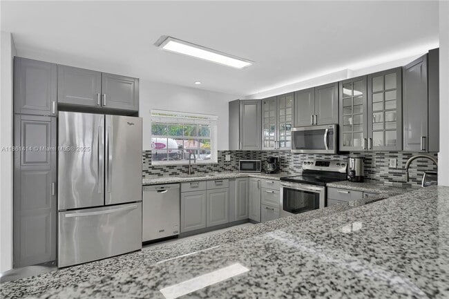 Building Photo - 1081 NE 179th St