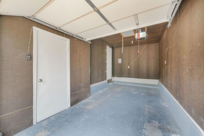 Building Photo - 2014 Balsam Way