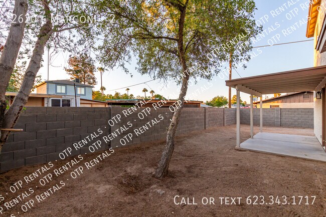 Building Photo - 2620 e Marconi-2