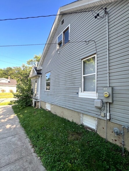 Building Photo - 305 S Maffit St