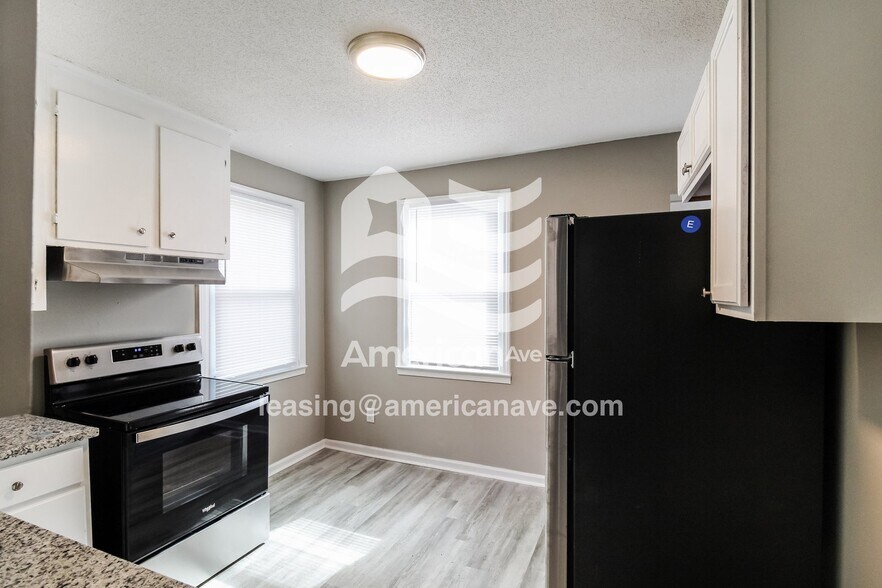 Building Photo - 3275 Mary Dr