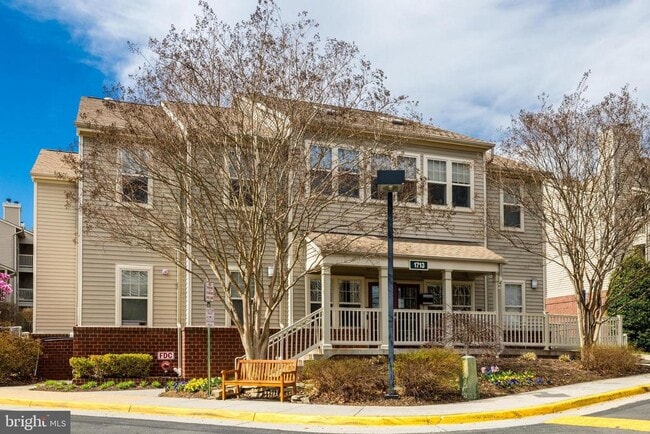 Building Photo - 1719 Ascot Way