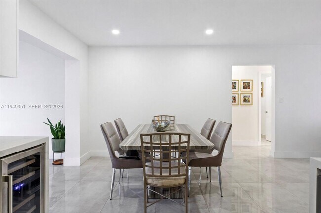 Building Photo - 8014 NW 101st Ave