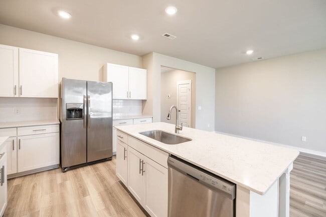 Building Photo - AVAILABLE NOW in Foxland Crossing