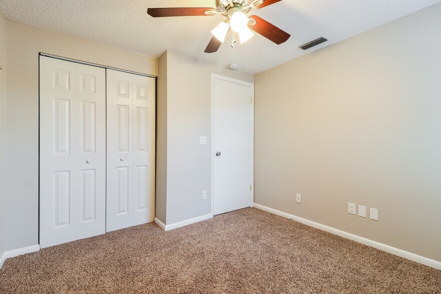 Building Photo - 2825 Cedaridge Dr