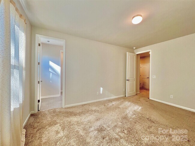 Building Photo - 5348 Somerset Hill Ln