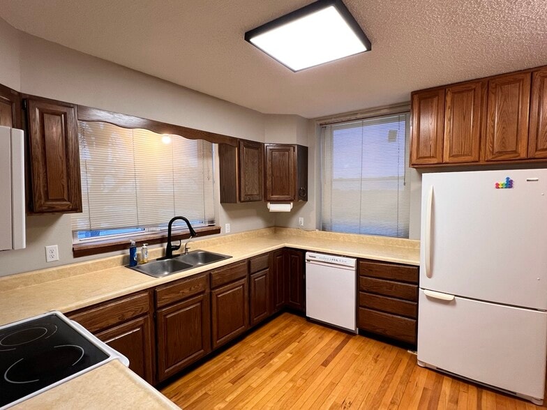 kitchen 2 - 5175 50th Ave