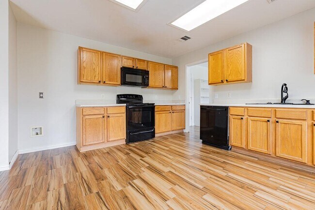Building Photo - 219 Cottontail Dr