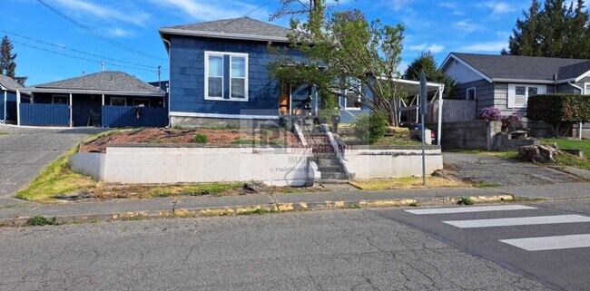 Building Photo - 1200 10th Ave SE