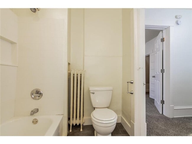 Building Photo - 250 N Irving Ave