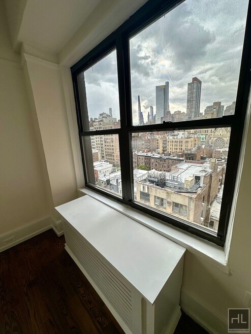 Building Photo - 160 W 73rd St