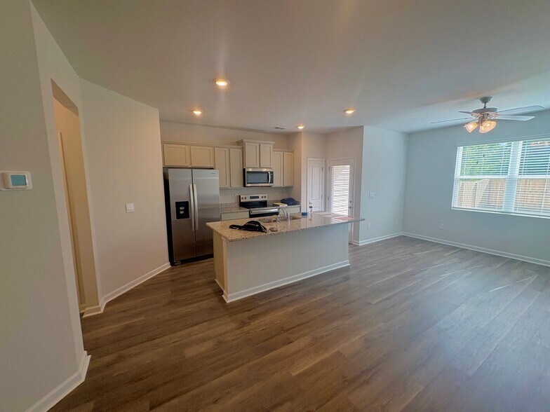 Building Photo - 3462 Firestone Dr