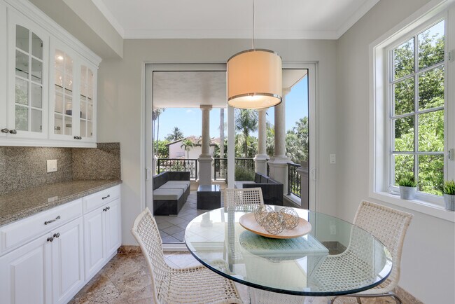 Building Photo - 19126 Fisher Island Dr