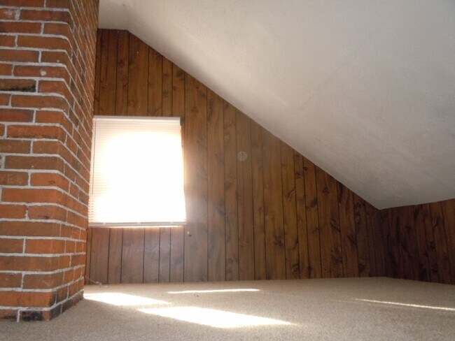 Building Photo - 227 S Chestnut St