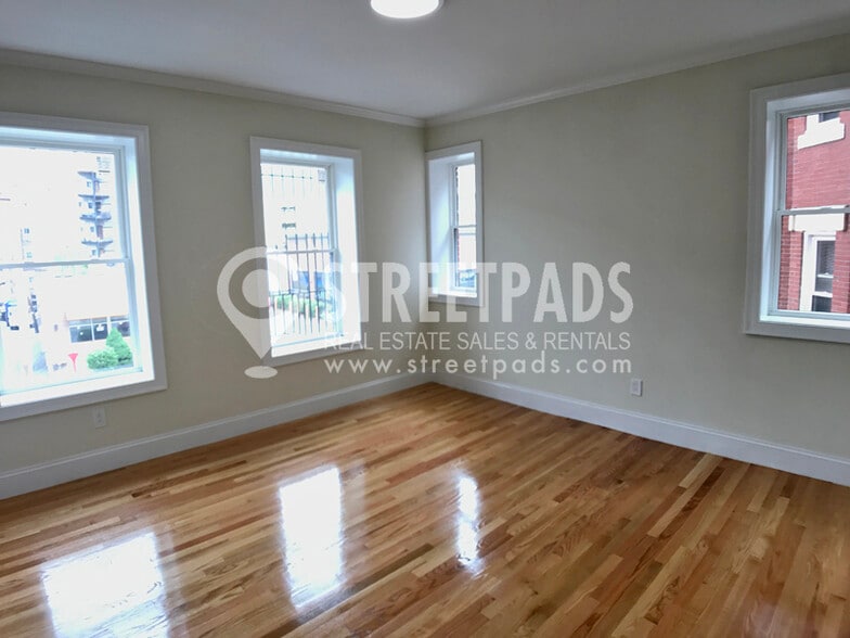 Building Photo - 201 Harvard Ave