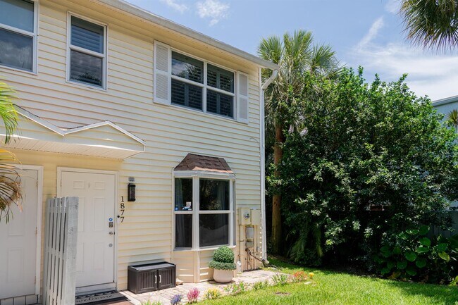 Building Photo - Northeast 15th Avenue, Fort Lauderdale, FL 33305 - 2 BR 1.5 BA townhouse