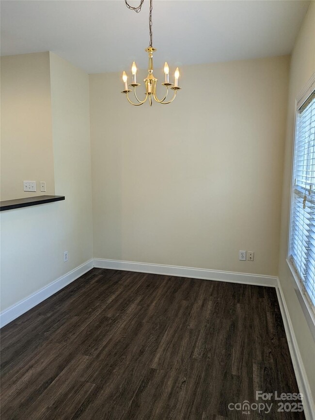 Building Photo - 917 Shearer St