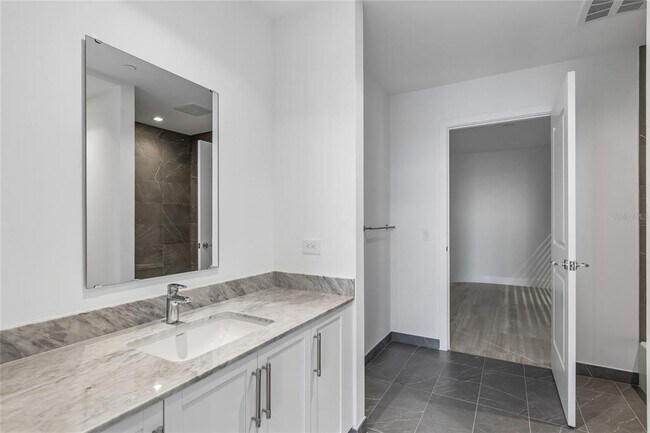 Building Photo - 3015 S Ysabella Ave