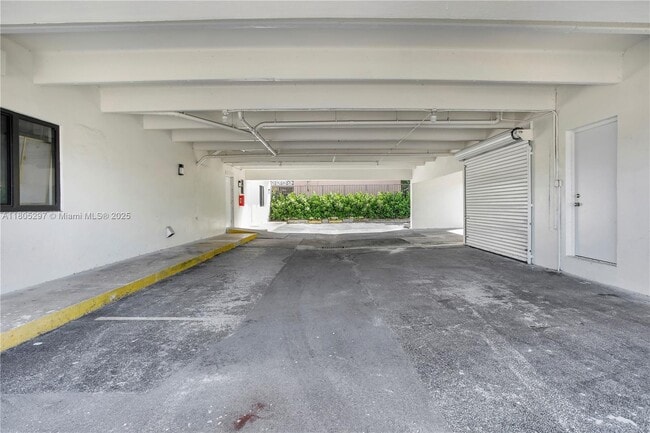 Building Photo - 5980 SW 40th Ave