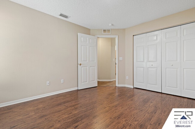 Building Photo - 39 Firethorn Ln